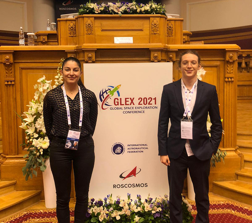 Étudiants posant au GLEX 2021