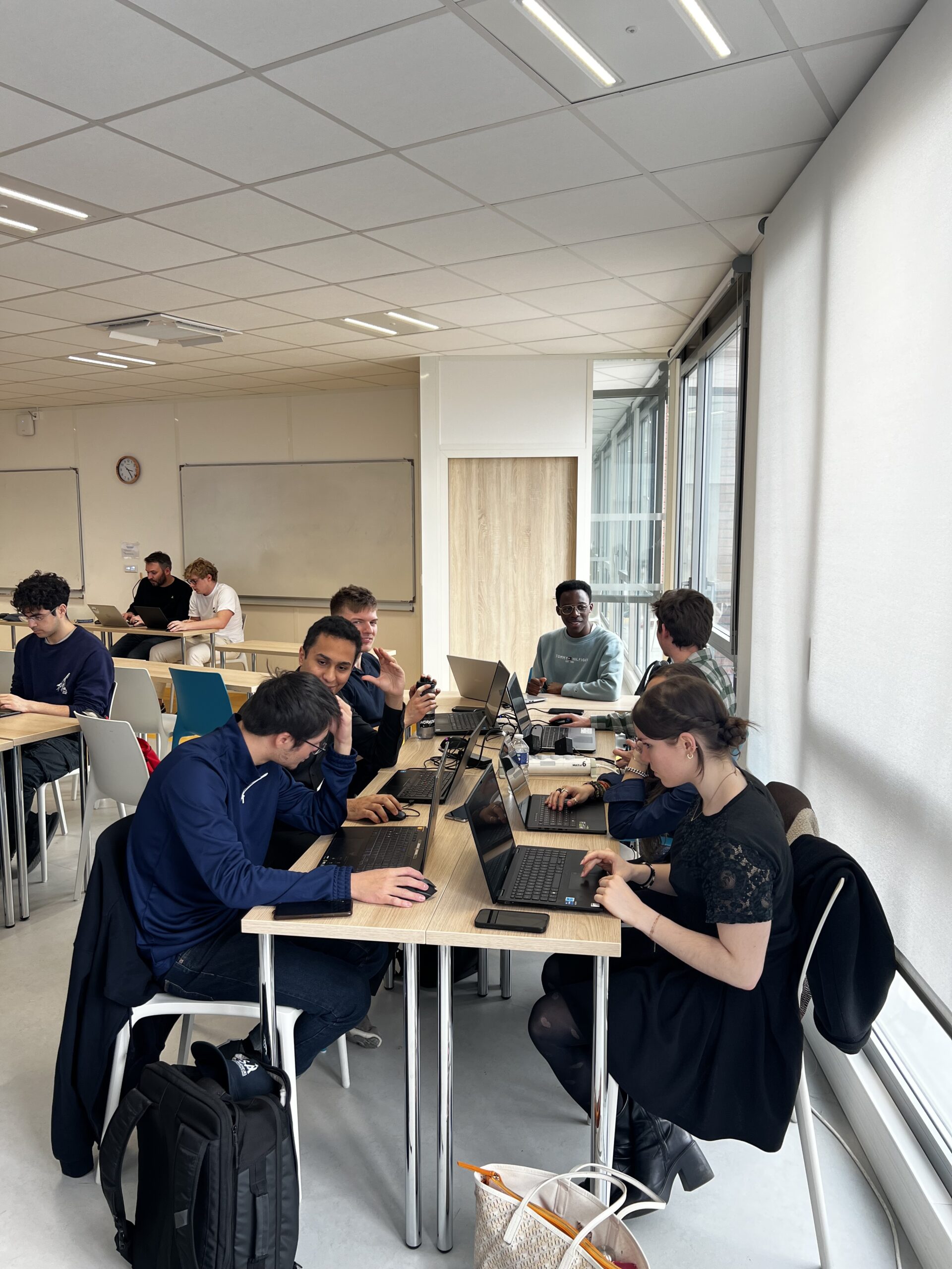 Les étudiants impliqués dans le projet collaboratif BLOG A CIEL OUVERT