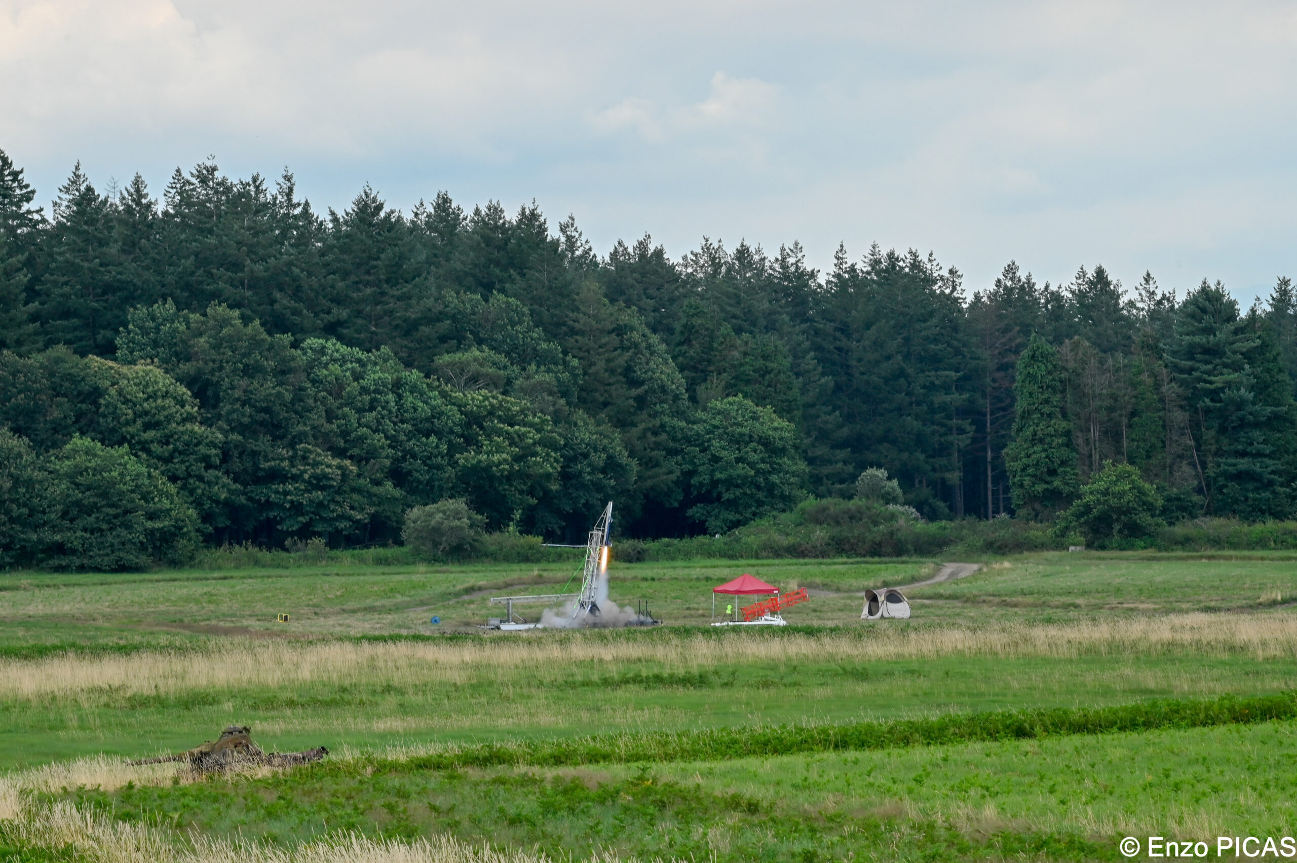 Le lancement d'une fusée de l'association étudiante de l'IPSA Space Systems (ISS)
