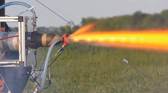 Photo du lancement d'un engin à propulsion de l'association étudiante de l'IPSA IPL
