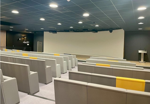 vue de l'amphithéâtre sur le campus IPSA école aéronautique Lyon