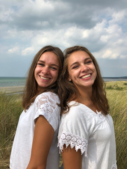 photo de Charlotte et Laura Tremble, 2 étudiantes IPSA qui suivent le parcours sportifs de haut niveau à l'IPSA