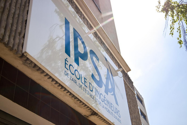 devanture du campus IPSA, école aéronautique Paris-Ivry