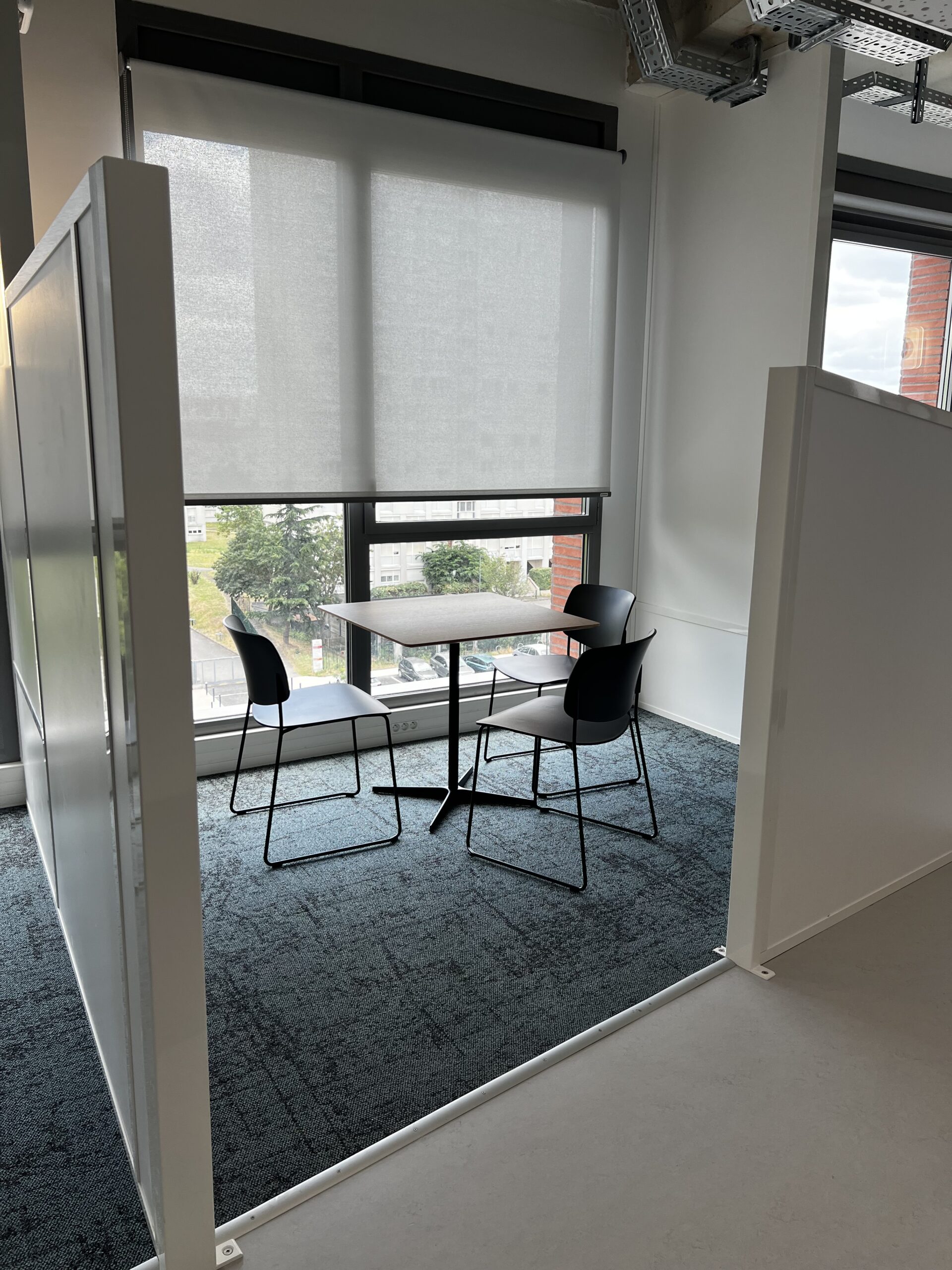 photo d'un box de travail sur le campus IPSA école ingénieur Toulouse