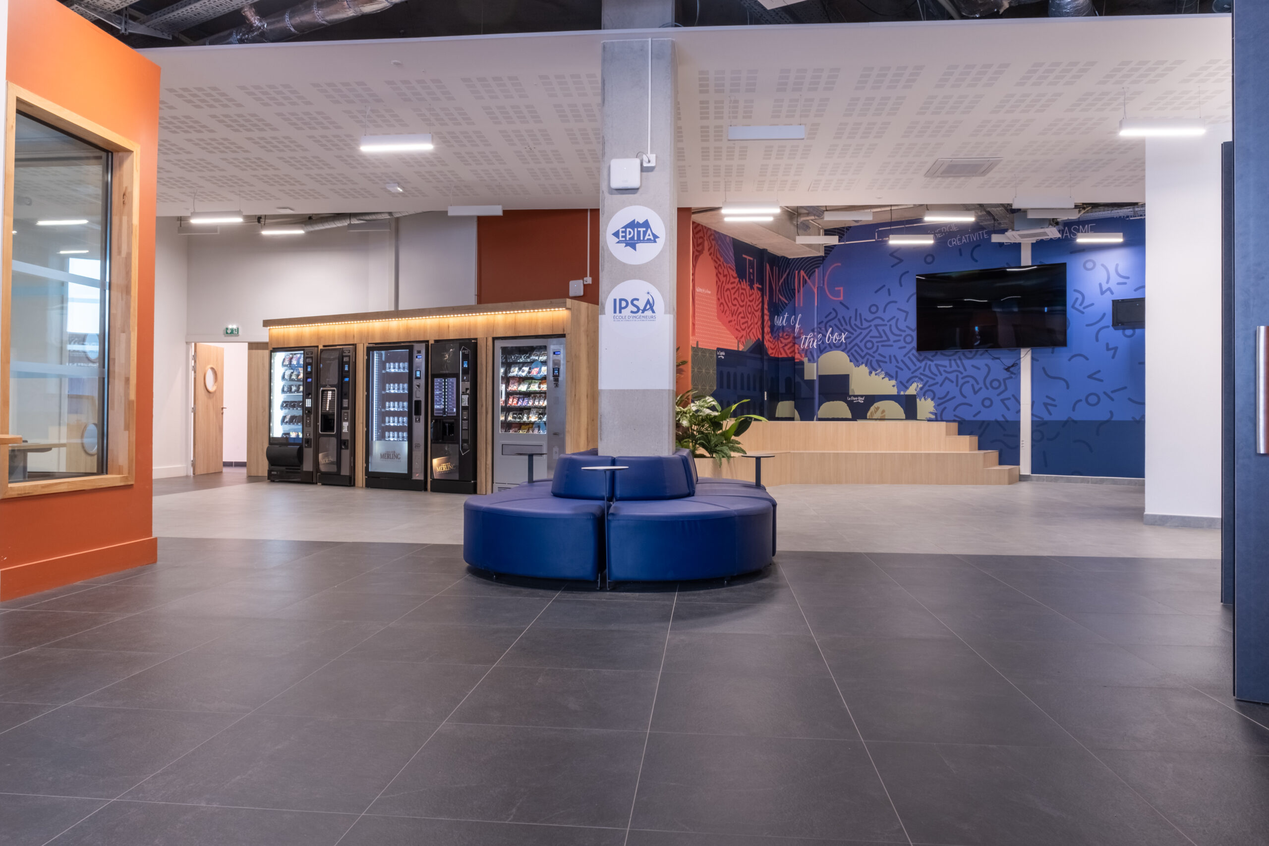 hall sur le campus de l'IPSA école ingénieur Toulouse