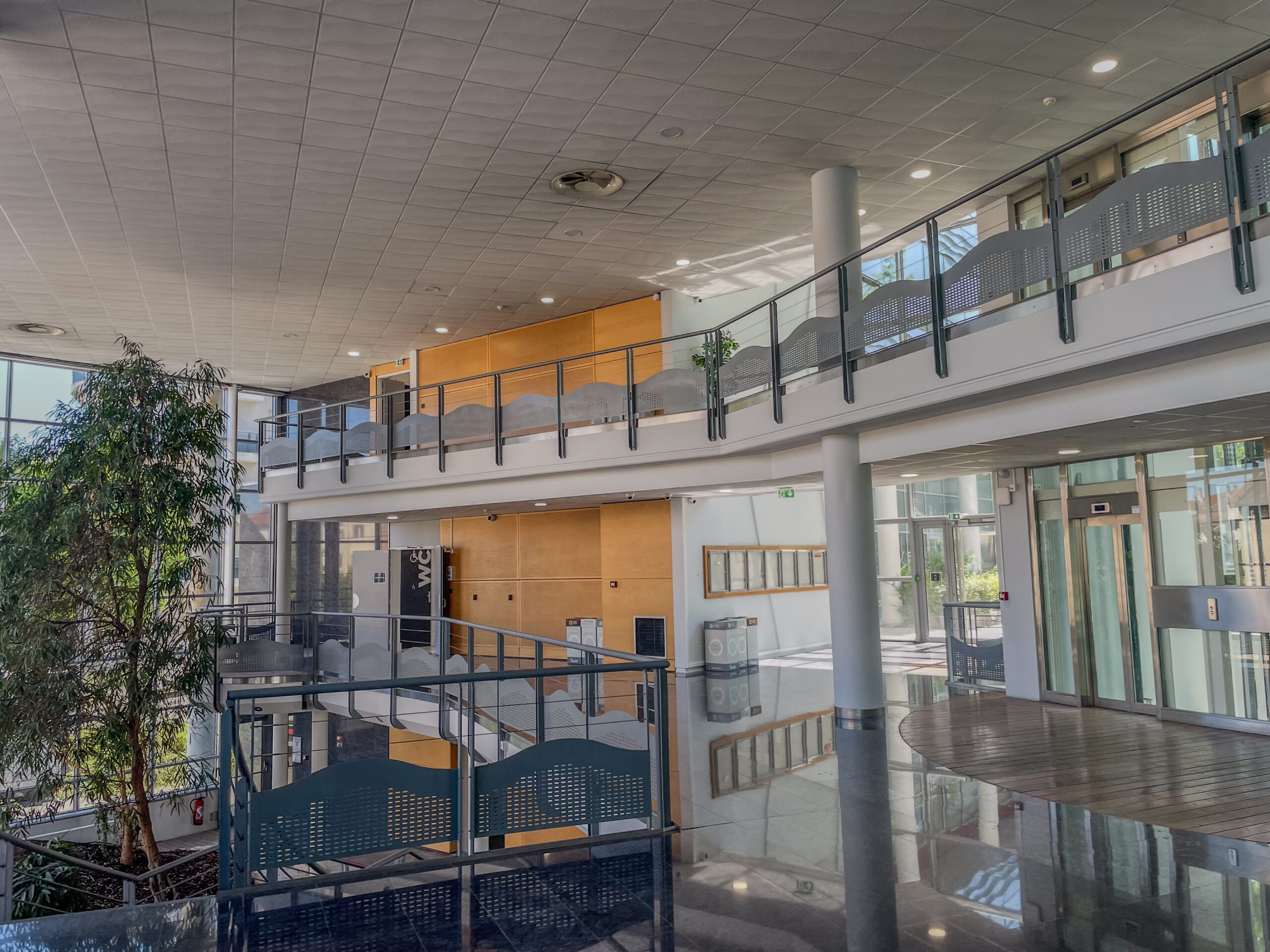 vue du hall du campus IPSA école aéronautique Lyon