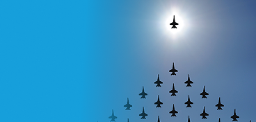 image d'avions en formation passant devant le soleil